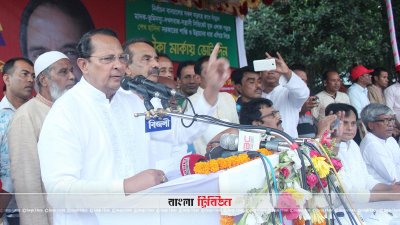 সমাবেশে বক্তব্য রাখছেন তথ্যমন্ত্রী হাসানুল হক ইনু 