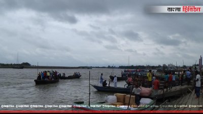 ঘুর্ণিঝড় তিতলির প্রভাবে মোংলা বন্দরসহ সব নদনদীতে নৌযান চলাচল বন্ধ