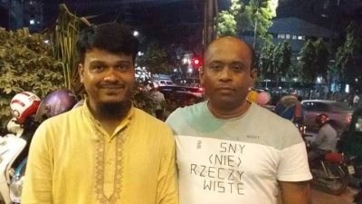 কারামুক্তির পর বিপ্লব (ডানে)