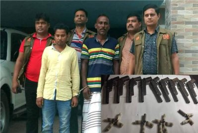 ৯টি শটগান ও ১৭ রাউন্ড গুলিসহ সিরাজগঞ্জে আটক দুই