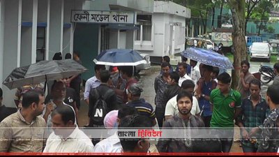 থানার সামনে স্বজনদের ভিড়