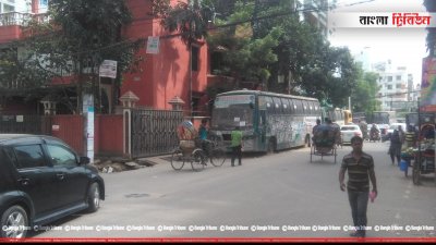 জব্দ আলামতেই রাস্তা দখল
