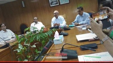 বৈঠকে সভাপতিত্ব করেন শিক্ষামন্ত্রী নুরুল ইসলাম নাহিদ