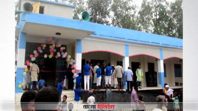 নিম্নমানের সামগ্রী ব্যবহার করে বগুরার সারিয়াকান্দি উচ্চ বিদ্যালয় ভবন