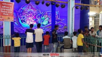 বিভিন্ন পুজা মণ্ডপে পুলিশের পক্ষ থেকে প্লেকার্ড দেওয়া হয়েছে