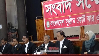 বক্তব্য রাখছেন অ্যাডভোকেট জয়নুল আবেদীন 
