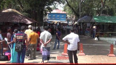 হিলিতে বেড়েছে যাত্রীর চাপ