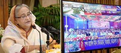 গণভবনে ভিডিও কনফারেন্সের মাধ্যমে বিভিন্ন প্রতিষ্ঠানের উদ্বোধনী অনুষ্ঠানে বক্তব্য রাখছেন প্রধানমন্ত্রী শেখ হাসিনা (ছবি: ফোকাস বাংলা)