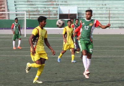 কমলাপুর স্টেডিয়ামে খুলনা-সিলেটের লড়াই
