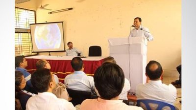 মত বিনিময় সভায় বক্তব্য রাখছেন কুমিল্লা বিশ্ববিদ্যালয়ের উপাচার্য