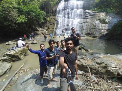 ঝরনার পাশে আমার টিমম্যাটরা
