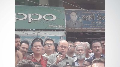 কেরানীগঞ্জে নির্বাচনি প্রচারণা শেষে বক্তব্য রাখছেন খাদ্রমন্ত্রী কামরুল