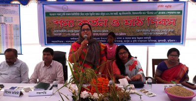 ফুলবাড়ীতে শস্য কর্তন ও মাঠ দিবসের অনুষ্ঠান