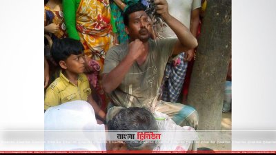 সাপুড়ের হাতে উদ্ধার হওয়া সাপ