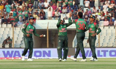 টস জিতে ফিল্ডিংয়ে বাংলাদেশ