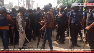 পোস্তগোলা ব্রিজে শ্রমিক-পুলিশ সংঘর্ষ