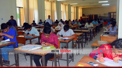 কুয়েটের ভর্তি পরীক্ষায় অংশ নিয়েছে শিক্ষার্থী 