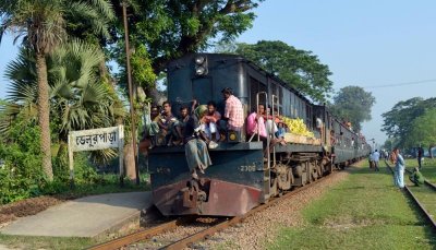 বগুড়ার ভেলুরপাড়া স্টেশন