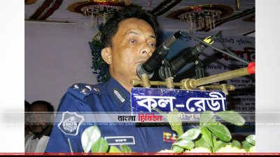 বক্তব্য রাখছেন পুলিশের চট্টগ্রাম রেঞ্জের ডিআইজি খন্দকার গোলাম ফারুক