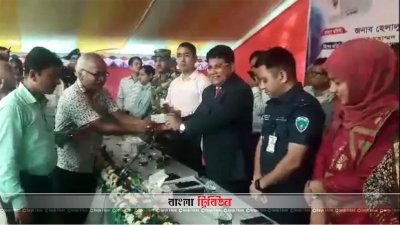 স্মার্টকার্ড বিতরণ করেন হেলালুদ্দীন আহমদ