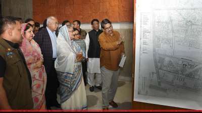 সংসদ ভবনের দক্ষিণ প্লাজায় স্থপতি লুই আই কান- এর মূল নকশা পরিদর্শন প্রধানমন্ত্রীর (ছবি-ফোকাস বাংলা)