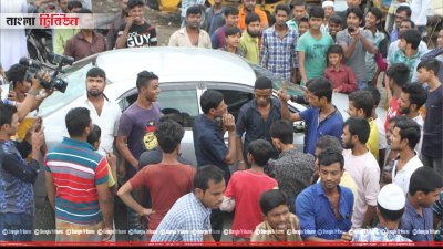 ব্যক্তিগত যানবাহনের চালকদের কান ধরে ওঠবস করায় শ্রমিকরা