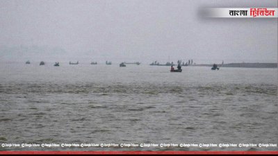 ব্রহ্মপূত্রে মাছ ধরা নৌকা