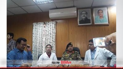 সংবাদ সম্মেলনে বক্তব্য রাখছেন বিএসএমএমইউ পরিচালক