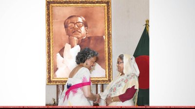 প্রধানমন্ত্রী শেখ হাসিনা ও বিদায়ী মার্কিন রাষ্ট্রদূত বার্নিকাট 