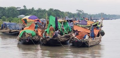 জেলেদের মাছ ধরার প্রস্তুতি