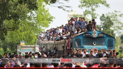 চবিতে দুজনের ওপর হামলার প্রতিবাদে বিক্ষোভ করে শিক্ষার্থীরা