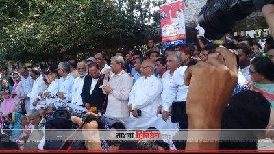 জাতীয় প্রেসক্লাবে মানববন্ধনে বক্তব্য রাখেন মির্জা ফখরুল ইসলাম আলমগীর