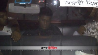 নির্বাহী প্রকৌশলীর গাড়ি আটকিয়ে বিলে স্বাক্ষর নেওয়া হয়