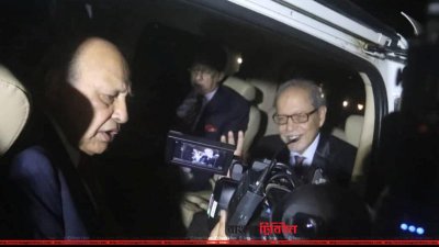 গণভবন থেকে বেরিয়ে বদরুদ্দোজা চৌধুরী