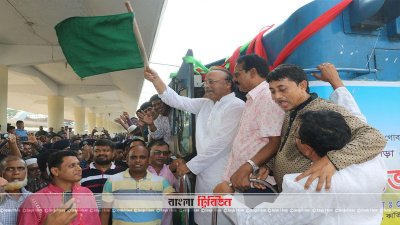রাজশাহী সিটি মেয়র এএইচএম খায়রুজ্জামান লিটন টুঙ্গিপাড়া এক্সপ্রেসের গোপালগঞ্জের উদ্দেশে যাত্রা উদ্বোধন করেন