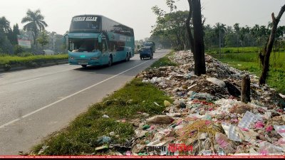 সড়কের পাশে আবর্জনা