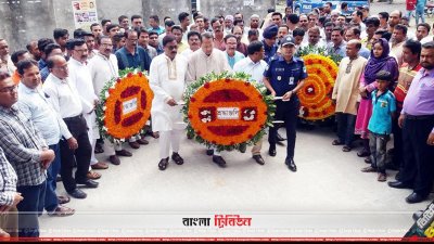 জাতীয় চার নেতার প্রতিকৃতিতে ফুল দিতে যাচ্ছেন হাসানুল হক ইনু ও অন্যান্যরা