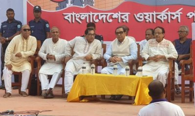 বাংলাদেশের ওয়ার্কার্স পার্টি ঠাকুরগাঁও জেলা ইউনিট আয়োজিত জনসভায় রাশেদ খান মেননসহ অন্য নেতারা