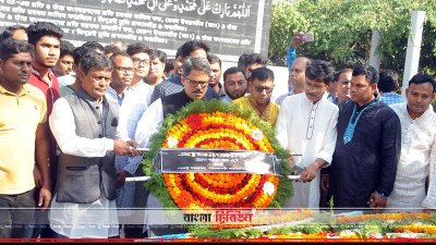 শ্রদ্ধা জানাচ্ছেন পররাষ্ট্র প্রতিমন্ত্রী