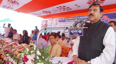 চাঁদপুর নদী বন্দর ভবনের নির্মাণ কাজের ভিত্তিপ্রস্তর স্থাপন অনুষ্ঠানে বক্তব্য রাখেন নৌমন্ত্রী শাজাহান খান