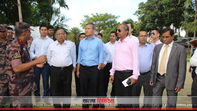 কুতুপালংয়ে রোহিঙ্গা শিবির পরিদর্শন করেন সিঙ্গাপুরের পররাষ্ট্রমন্ত্রী ভিভিয়ান বালা কৃষ্ণন। এসময় পররাষ্ট্রমন্ত্রী এ এইচ মাহমুদ আলী তার সঙ্গে ছিলেন।