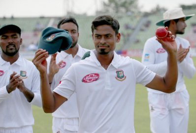 ৬ উইকেট নিয়েছেন তাইজুল।
