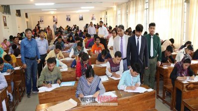ইসলামী বিশ্ববিদ্যালয়ে (ইবি) স্নাতক প্রথম বর্ষের প্রথম দিনের ভর্তি পরীক্ষা দিচ্ছে ভর্তিচ্ছুরা 