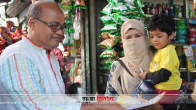 সরকারের উন্নয়ন চিত্র তুলে ধরে লক্ষ্মীপুরে প্রচারপত্র বিতরণ 