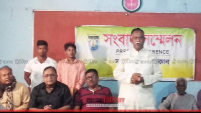 সংবাদ সম্মেলনে সাতক্ষীরা জেলা জাপা সভাপতি শেখ আজহার হোসেন