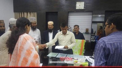 প্রধানমন্ত্রীর কার্যালয়ে স্মারকলিপি প্রদান করছেন সরকারি কলেজ মসজিদের ইমাম- মুয়াজ্জিন ঐক্য পরিষদের নেতারা 