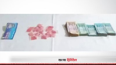 আটকৃতদের কাছে পাওয়া ইয়াবা ও টাকা