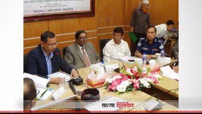 মতবিনিময় সভায় অন্যান্যের মধ্যে নির্বাচন কমিশনার মাহবুব তালুকদার (ছবি&ndash; প্রতিনিধি)