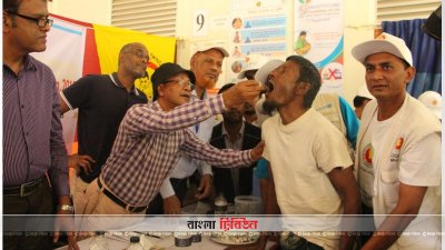 রোহিঙ্গাদের কলেরা টিকা খাওয়ানো হচ্ছে