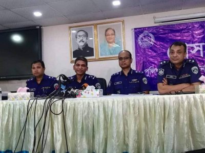 পুলিশের সংবাদ সম্মেলন